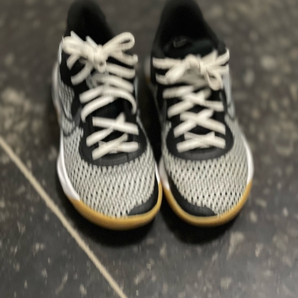 Nike Renew  athletic shoes - Picture 3 of 4